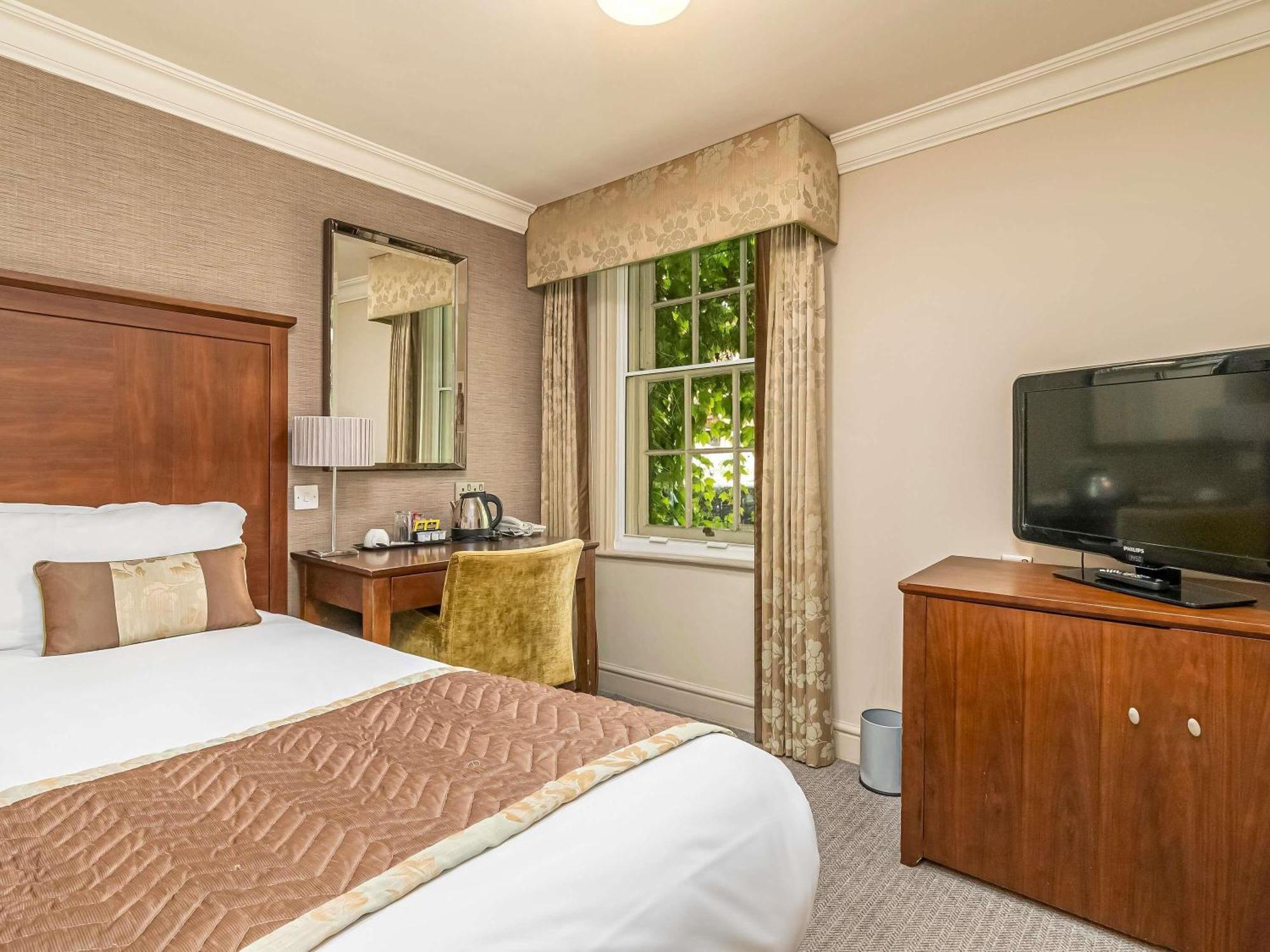 Mercure Salisbury White Hart Hotel & Apartments Zewnętrze zdjęcie