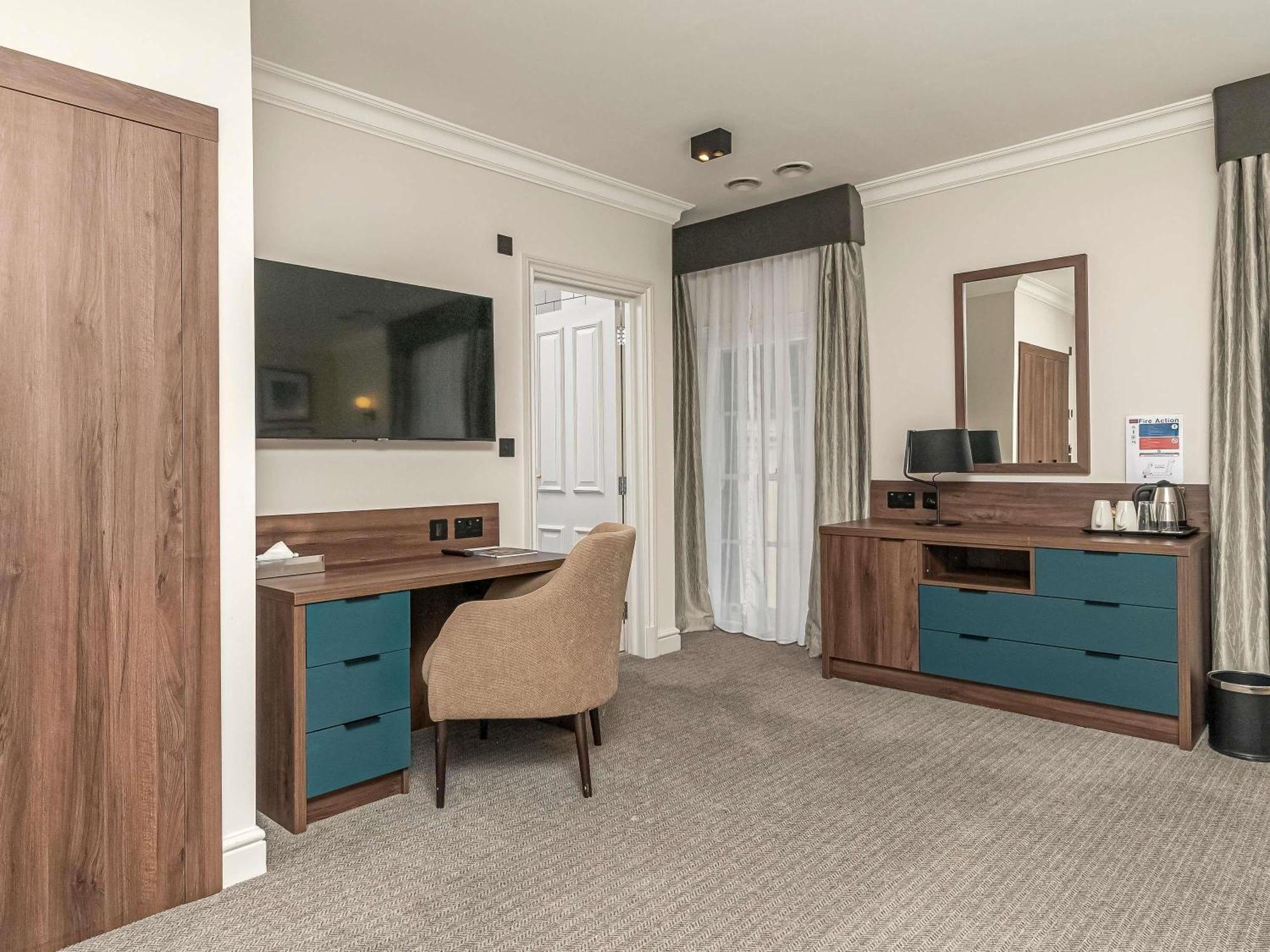 Mercure Salisbury White Hart Hotel & Apartments Zewnętrze zdjęcie