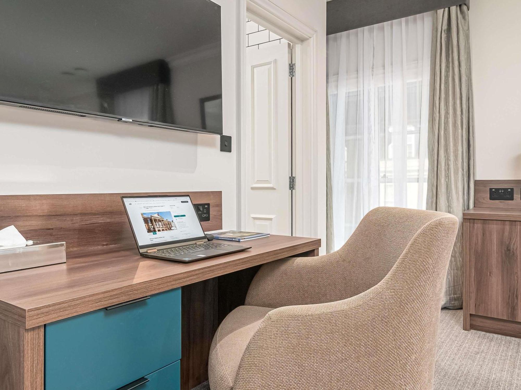 Mercure Salisbury White Hart Hotel & Apartments Zewnętrze zdjęcie