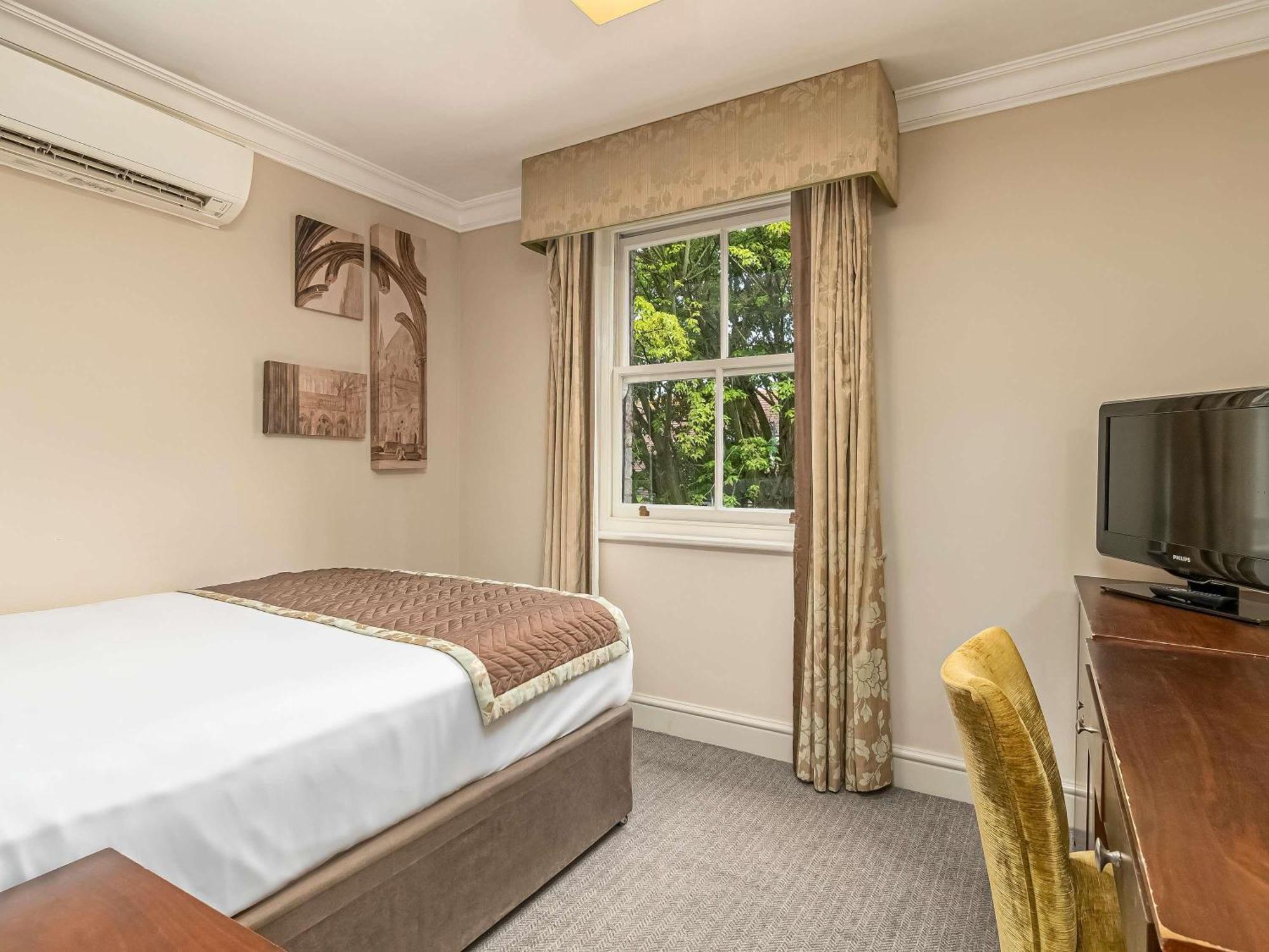 Mercure Salisbury White Hart Hotel & Apartments Zewnętrze zdjęcie